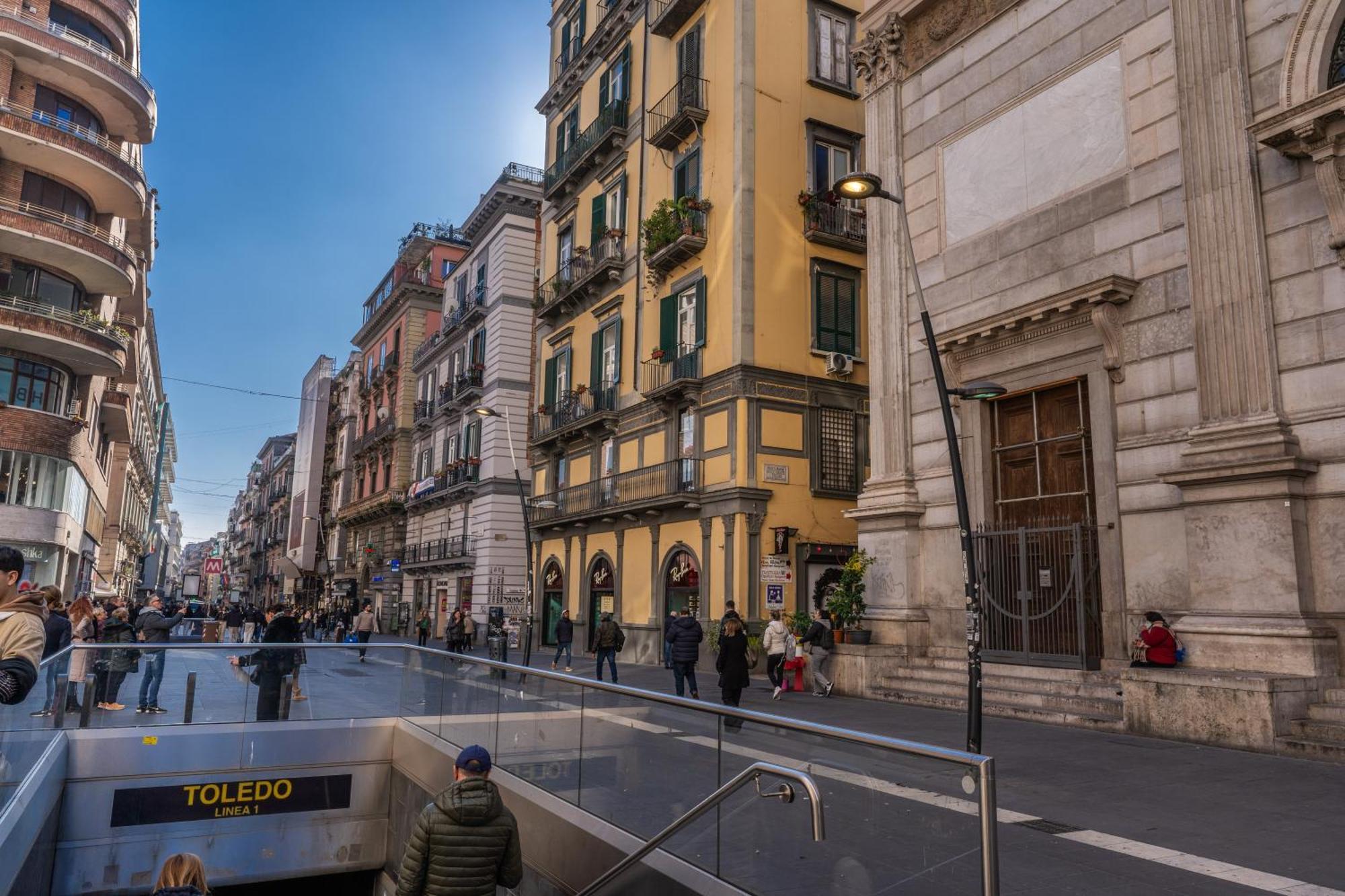 Due Porte A Toledo Nápoly Kültér fotó